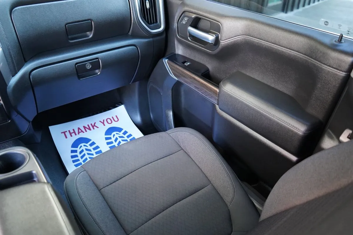 Chevrolet Silverado photo 38