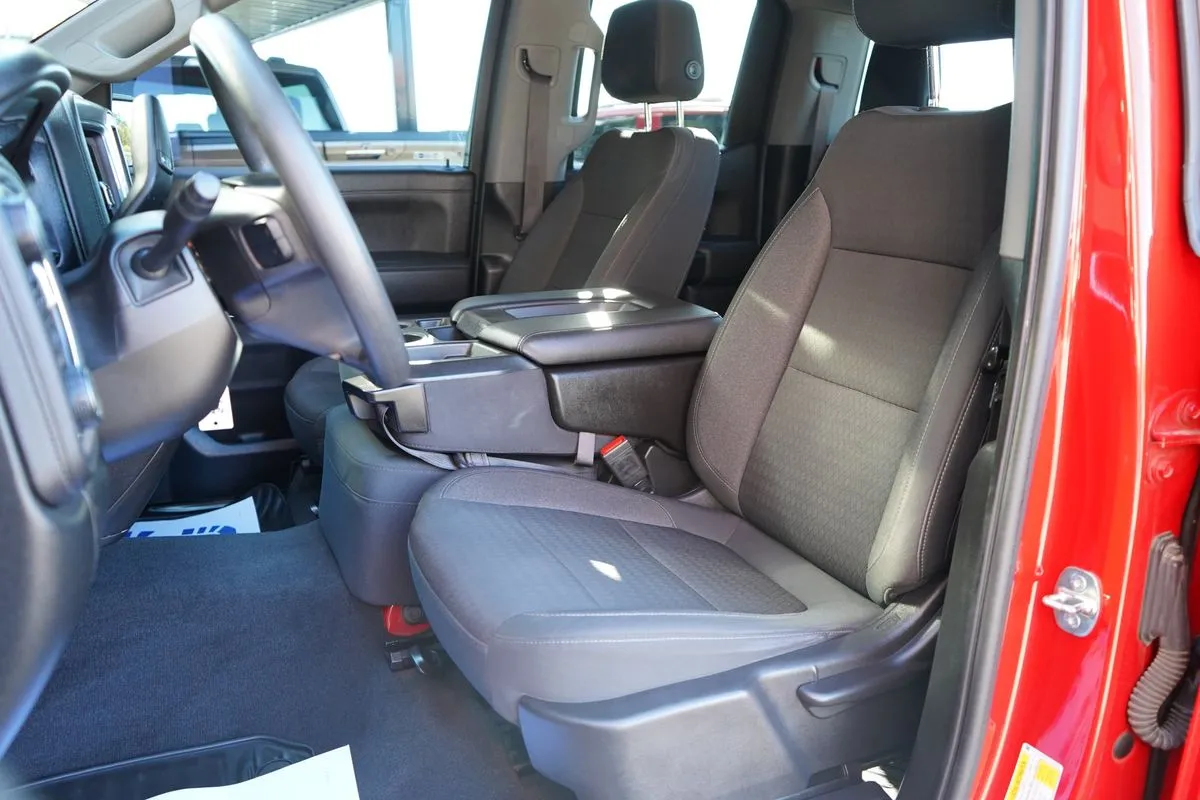 Chevrolet Silverado photo 24