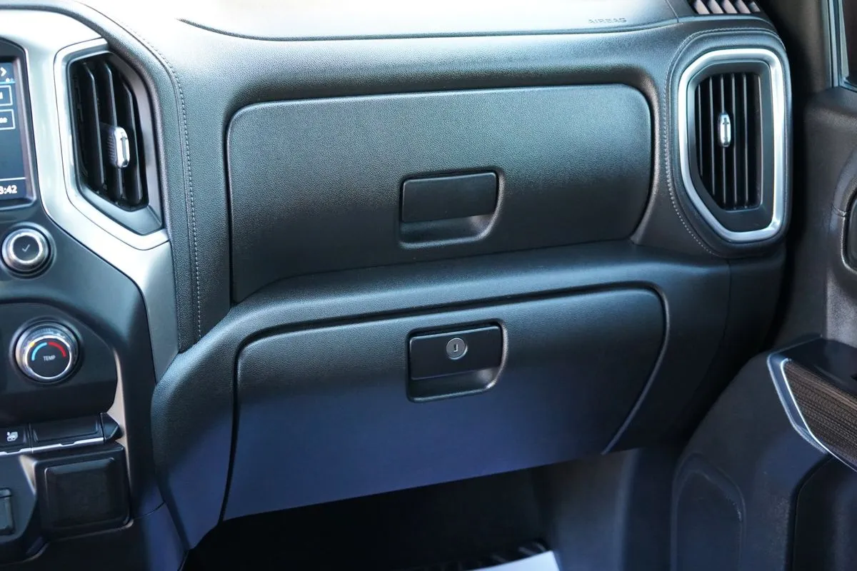 Chevrolet Silverado photo 36