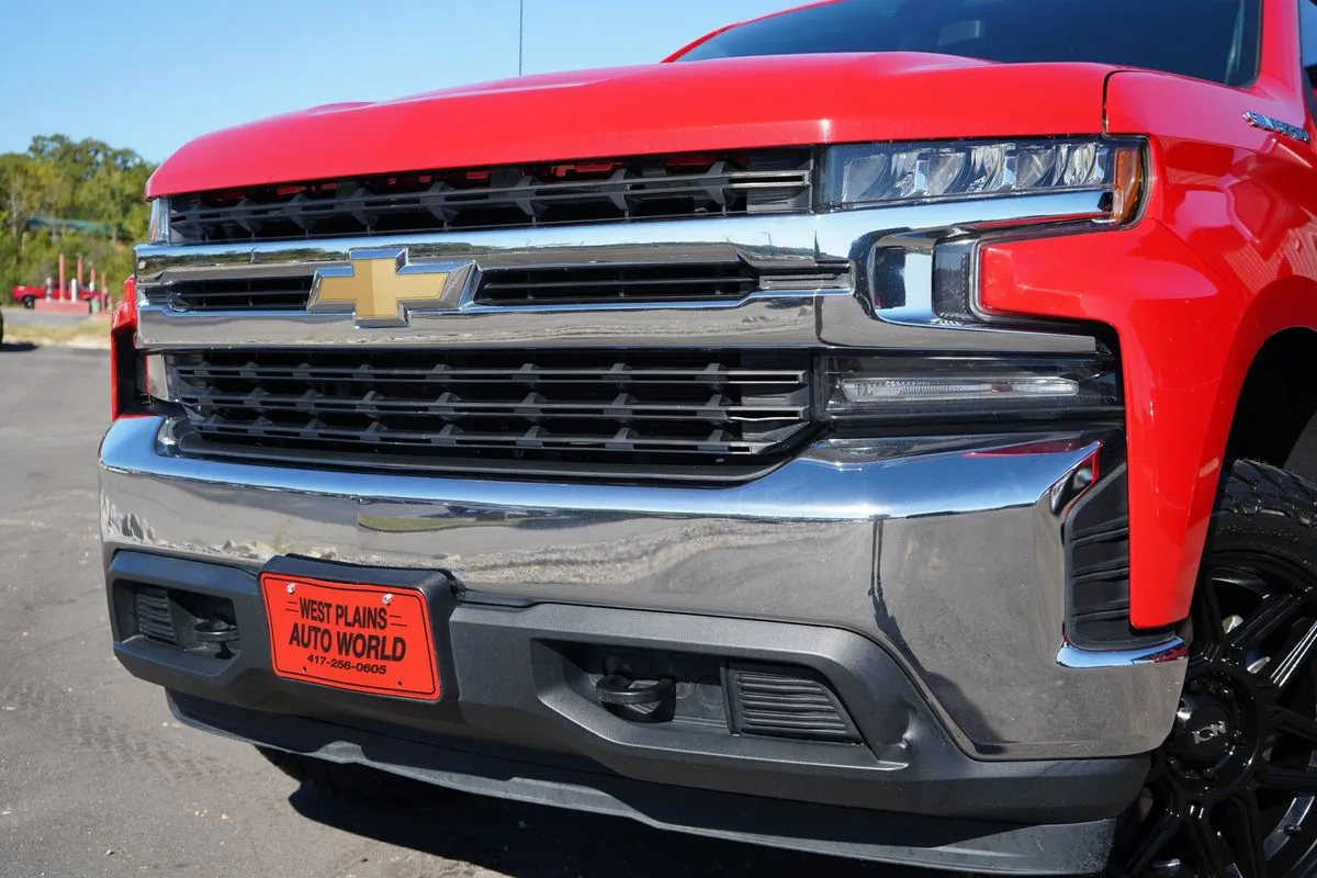 Chevrolet Silverado photo 3