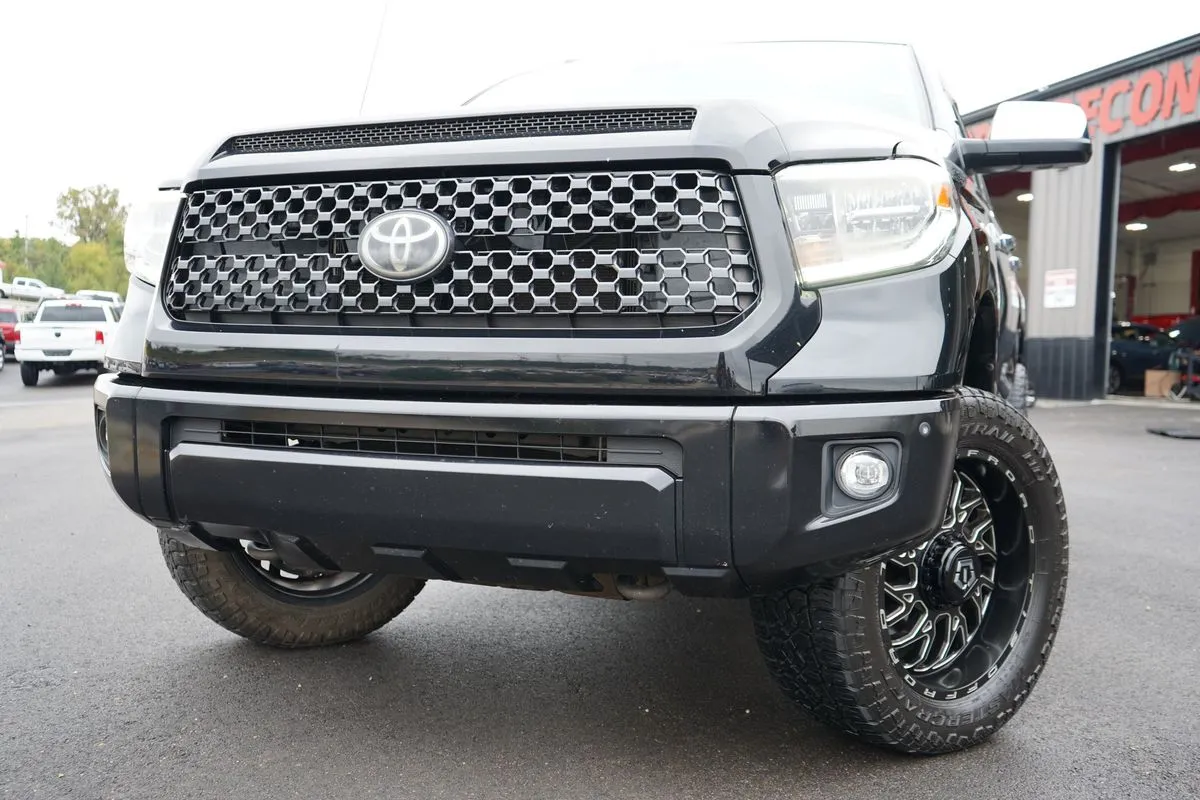 Toyota Tundra photo 2
