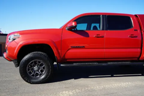 More photos of 2017 Toyota Tacoma at West Plains Auto World, MO