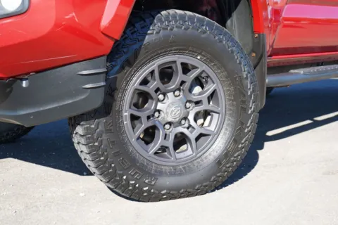 More photos of 2017 Toyota Tacoma at West Plains Auto World, MO