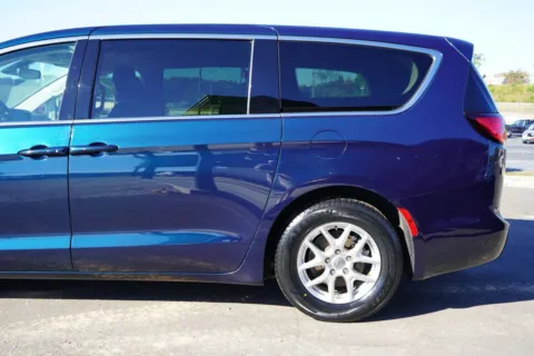 More photos of 2024 Chrysler Pacifica Touring L at West Plains Auto World, MO