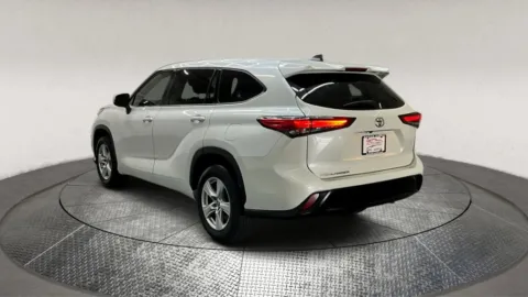 More photos of 2022 Toyota Highlander L at Autos Direct Manassas, VA