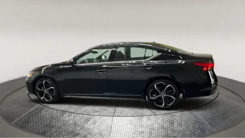 More photos of 2023 Nissan Altima 2.5 SR at Autos Direct Manassas, VA