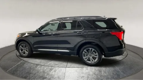 More photos of 2022 Ford Explorer XLT at Autos Direct Manassas, VA