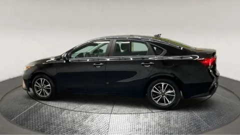 More photos of 2022 Kia Forte LXS at Autos Direct Manassas, VA
