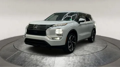 More photos of 2022 Mitsubishi Outlander at Autos Direct Manassas, VA