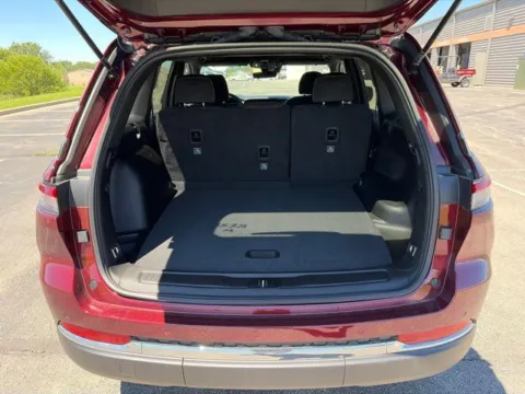More photos of 2026 Jeep Grand Cherokee Laredo at Tri-State Chrysler Dodge Jeep RAM, MO