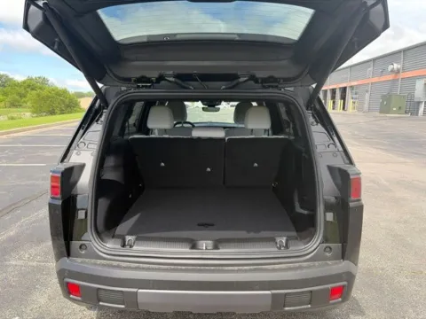 More photos of 2026 Jeep Cherokee Limited at Tri-State Chrysler Dodge Jeep RAM, MO