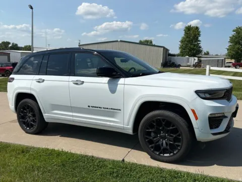 Another view of 2025 Jeep Grand Cherokee Summit Reserve for sale in Maryville, MO at Tri-State Chrysler Dodge Jeep RAM