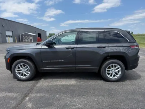 More photos of 2026 Jeep Grand Cherokee Laredo at Tri-State Chrysler Dodge Jeep RAM, MO