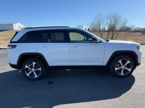 More photos of 2025 Jeep Grand Cherokee Limited at Tri-State Chrysler Dodge Jeep RAM, MO
