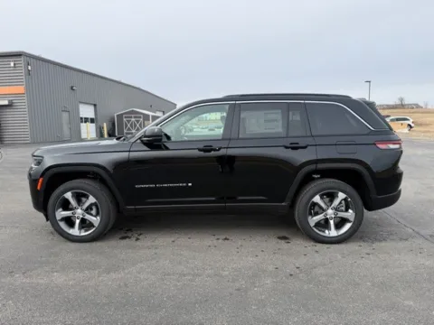 More photos of 2026 Jeep Grand Cherokee Limited at Tri-State Chrysler Dodge Jeep RAM, MO