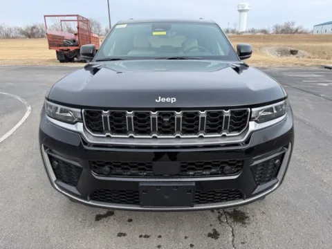 Photos of 2026 Jeep Grand Cherokee Limited for sale in Maryville, MO at Tri-State Chrysler Dodge Jeep RAM