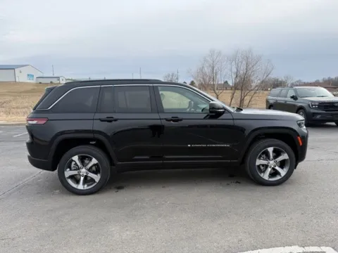 More photos of 2026 Jeep Grand Cherokee Limited at Tri-State Chrysler Dodge Jeep RAM, MO