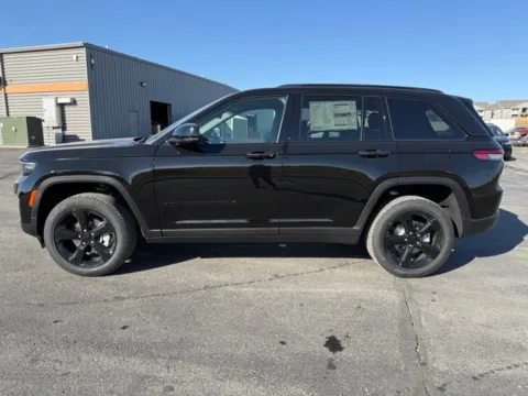 Another view of 2025 Jeep Grand Cherokee Limited for sale in Maryville, MO at Tri-State Chrysler Dodge Jeep RAM