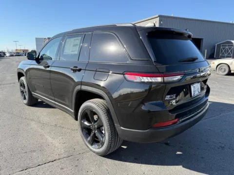 More photos of 2025 Jeep Grand Cherokee Limited at Tri-State Chrysler Dodge Jeep RAM, MO