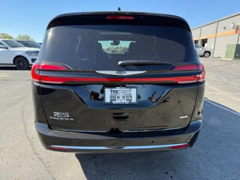 More photos of 2026 Chrysler Pacifica Select at Tri-State Chrysler Dodge Jeep RAM, MO