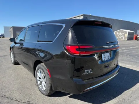More photos of 2026 Chrysler Pacifica Select at Tri-State Chrysler Dodge Jeep RAM, MO