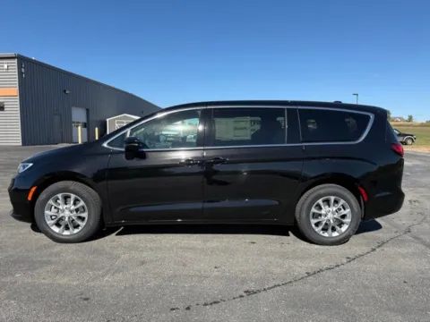 Another view of 2026 Chrysler Pacifica Select for sale in Maryville, MO at Tri-State Chrysler Dodge Jeep RAM