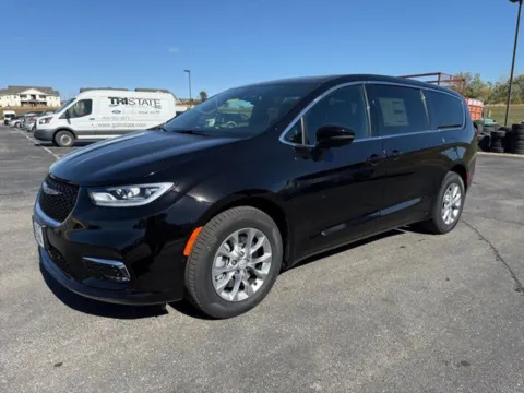 Black 2026 Chrysler Pacifica Select for sale in Maryville, MO