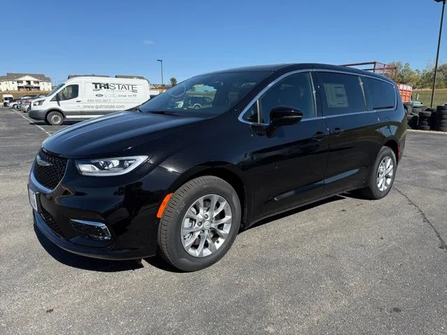 Black 2026 Chrysler Pacifica Select for sale in Maryville, MO