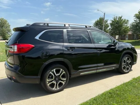 More photos of 2023 Subaru Ascent Limited at Tri-State Chrysler Dodge Jeep RAM, MO