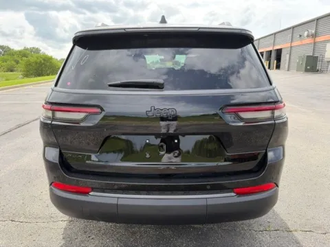 More photos of 2026 Jeep Grand Cherokee L Altitude at Tri-State Chrysler Dodge Jeep RAM, MO