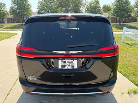 More photos of 2024 Chrysler Pacifica Touring L at Tri-State Chrysler Dodge Jeep RAM, MO