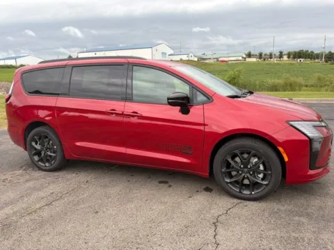 Another view of 2027 Chrysler Pacifica Select for sale in Maryville, MO at Tri-State Chrysler Dodge Jeep RAM