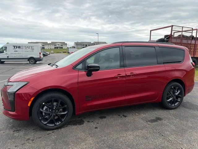 Red 2027 Chrysler Pacifica Select for sale in Maryville, MO