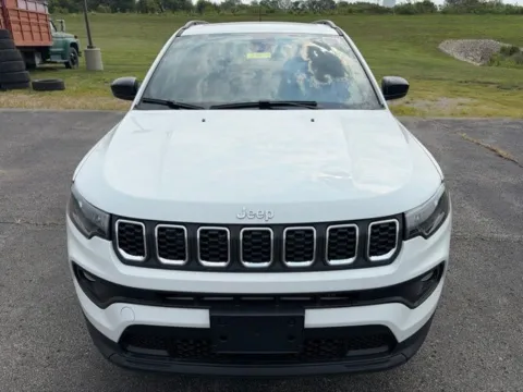 Photos of 2026 Jeep Compass for sale in Maryville, MO at Tri-State Chrysler Dodge Jeep RAM