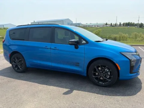 Another view of 2027 Chrysler Pacifica Select for sale in Maryville, MO at Tri-State Chrysler Dodge Jeep RAM