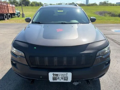 Photos of 2019 Jeep Cherokee Trailhawk for sale in Maryville, MO at Tri-State Chrysler Dodge Jeep RAM