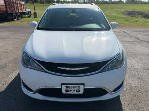 Photos of 2017 Chrysler Pacifica Touring L for sale in Maryville, MO at Tri-State Chrysler Dodge Jeep RAM