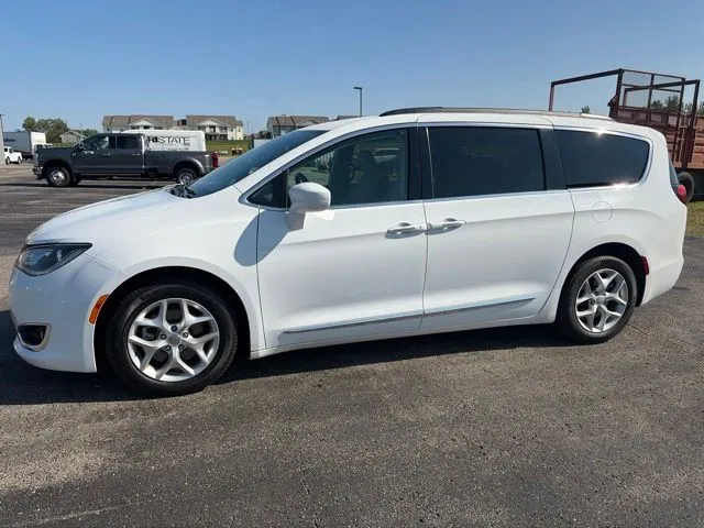 White 2017 Chrysler Pacifica Touring L for sale in Maryville, MO