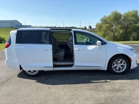 More photos of 2017 Chrysler Pacifica Touring L at Tri-State Chrysler Dodge Jeep RAM, MO