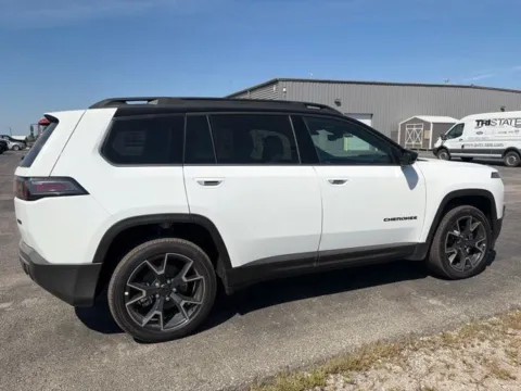 More photos of 2026 Jeep Cherokee Overland at Tri-State Chrysler Dodge Jeep RAM, MO