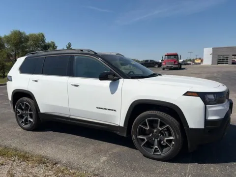 Another view of 2026 Jeep Cherokee Overland for sale in Maryville, MO at Tri-State Chrysler Dodge Jeep RAM