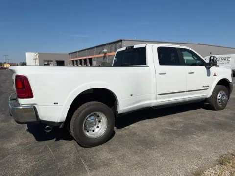 More photos of 2027 Ram 3500 Limited at Tri-State Chrysler Dodge Jeep RAM, MO