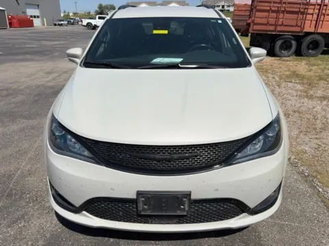 Photos of 2020 Chrysler Pacifica Launch Edition for sale in Maryville, MO at Tri-State Chrysler Dodge Jeep RAM