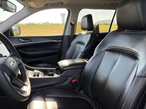 More photos of 2023 Jeep Grand Cherokee L Limited at Tri-State Chrysler Dodge Jeep RAM, MO