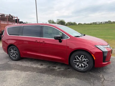Another view of 2027 Chrysler Pacifica Limited for sale in Maryville, MO at Tri-State Chrysler Dodge Jeep RAM