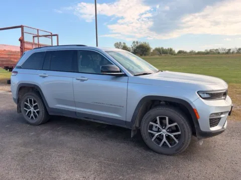 Another view of 2023 Jeep Grand Cherokee Limited for sale in Maryville, MO at Tri-State Chrysler Dodge Jeep RAM
