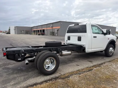 More photos of 2027 Ram 3500 Tradesman at Tri-State Chrysler Dodge Jeep RAM, MO