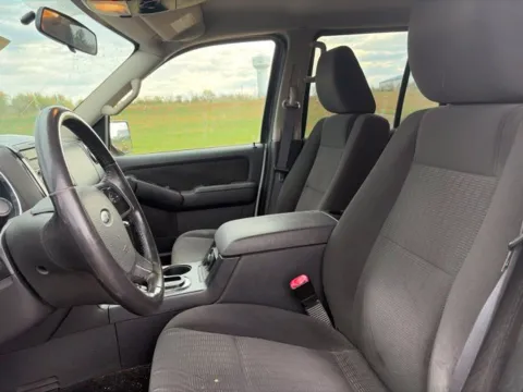 More photos of 2009 Ford Explorer XLT at Tri-State Chrysler Dodge Jeep RAM, MO