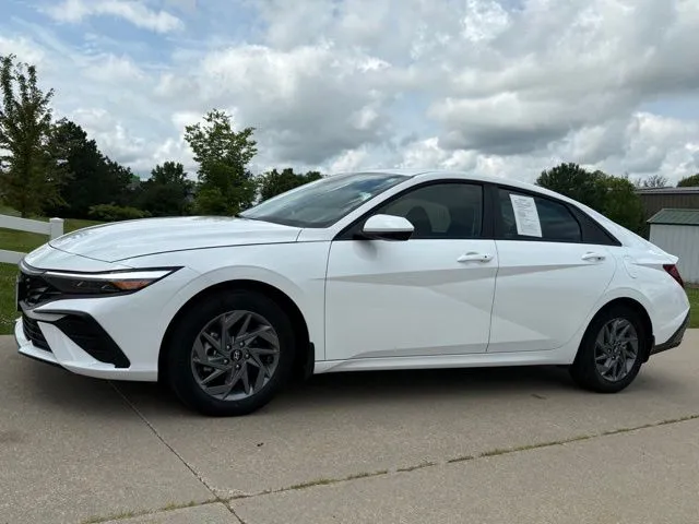 White 2025 Hyundai Elantra Hybrid Blue for sale in Maryville, MO