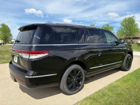 More photos of 2022 Lincoln Navigator L Reserve at Tri-State Ford, MO